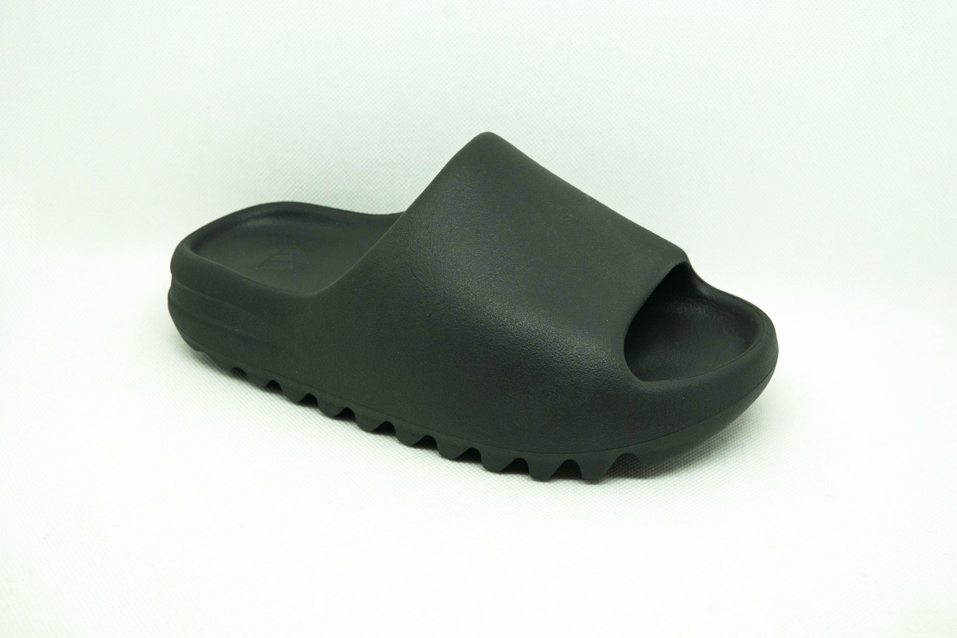 Yeezy SLIDES DARK ONYX Yeezy SLIDES DARK ONYX