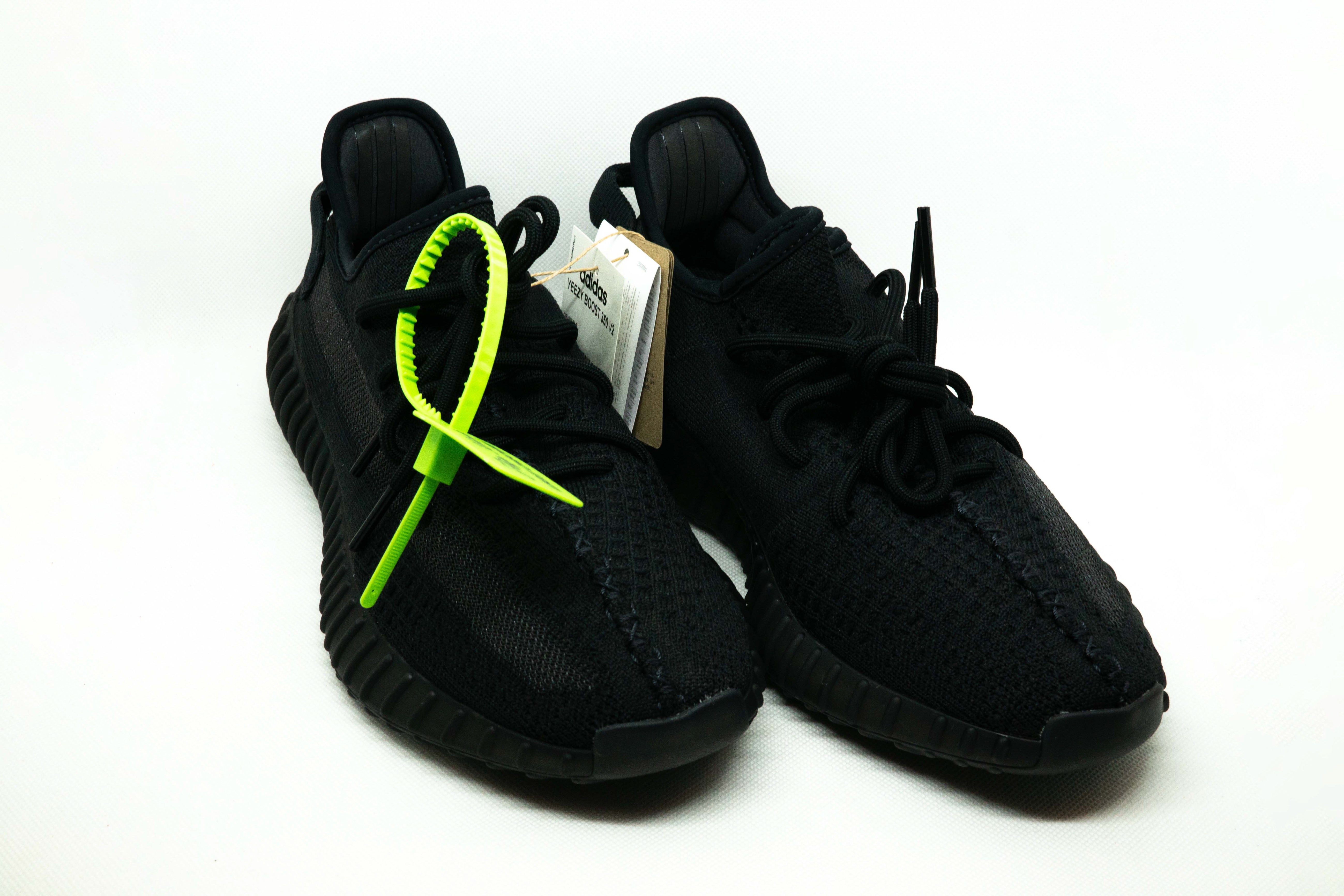 Yeezy Boost 350 V2 ONYX Yeezy Boost 350 V2 ONYX