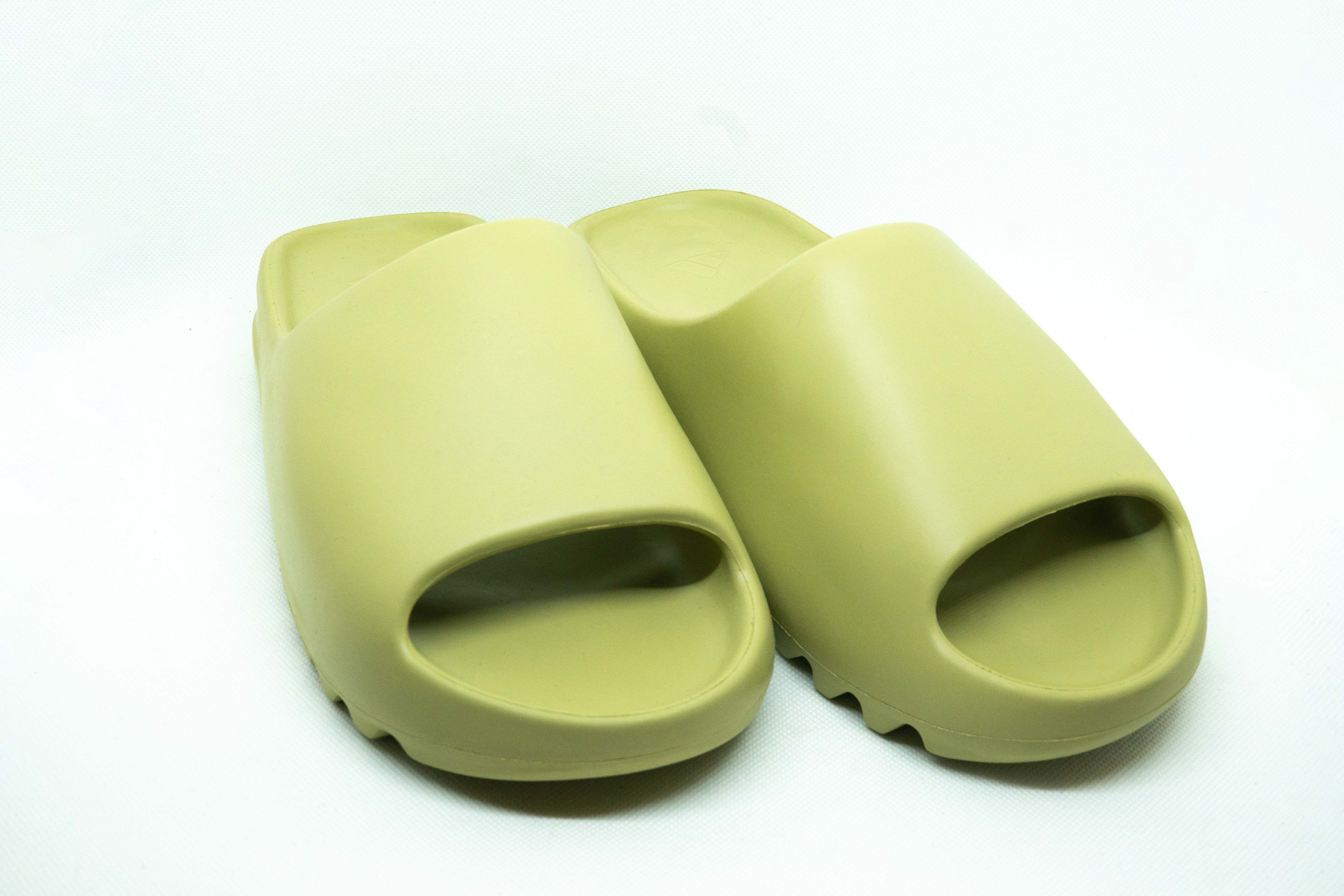 Yeezy SLIDES RESIN